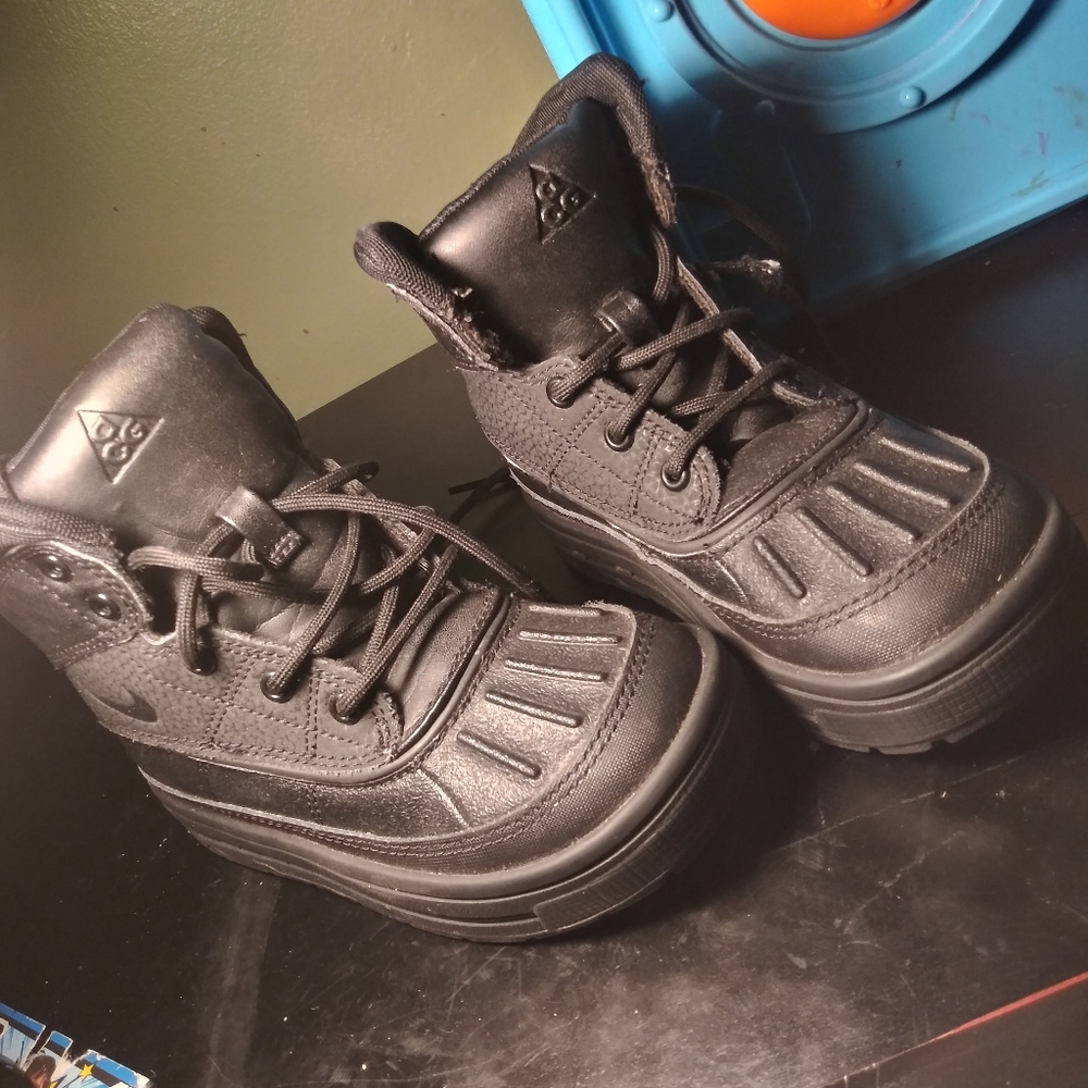 Boys boots